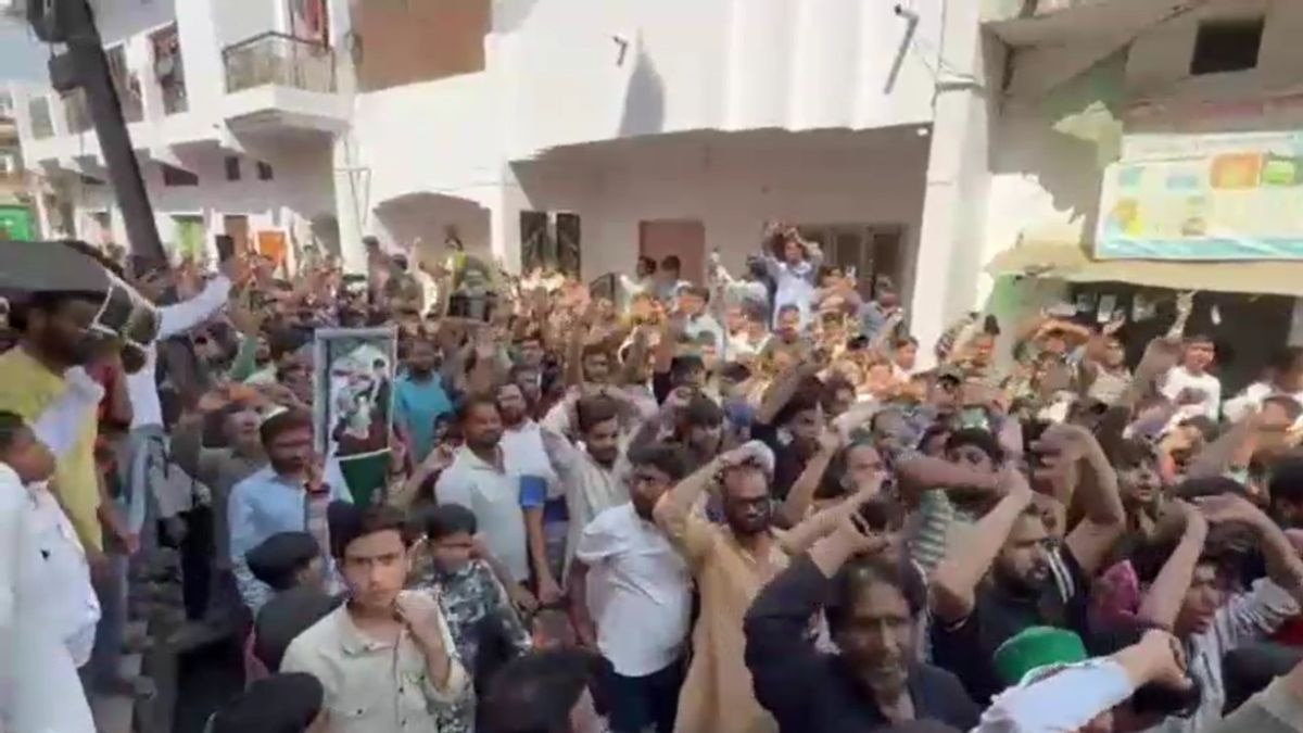 सड़कों पर उतरकर लोगों ने किया प्रदर्शन. (Photo: Screengrab)