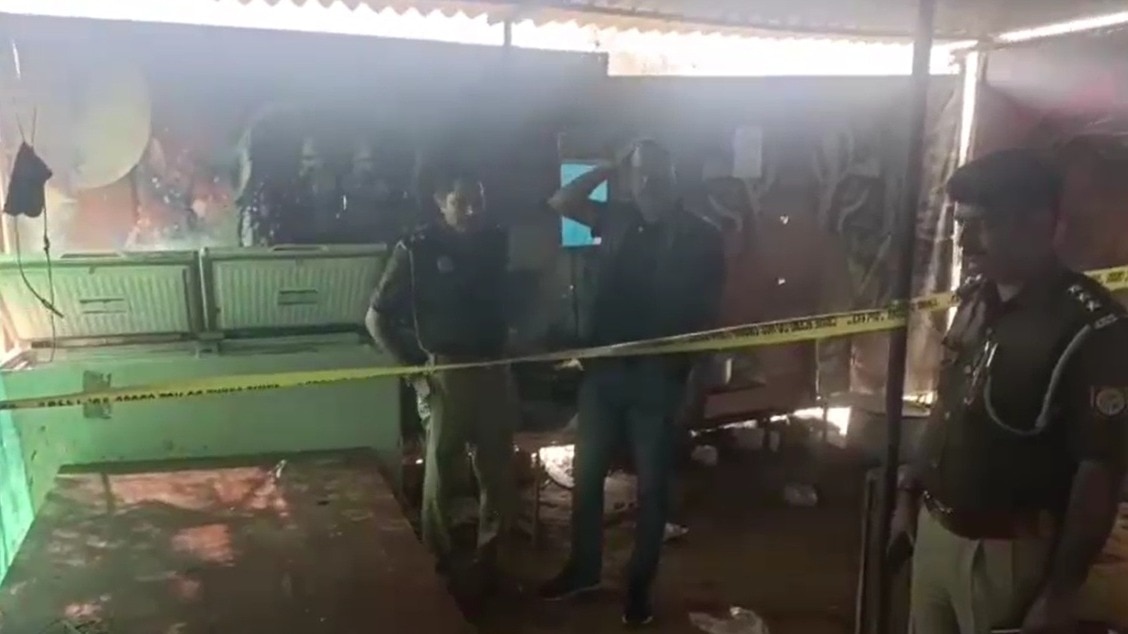 फ्रीजर में युवक का शव मिलने से दहशत. (Photo: Screengrab)