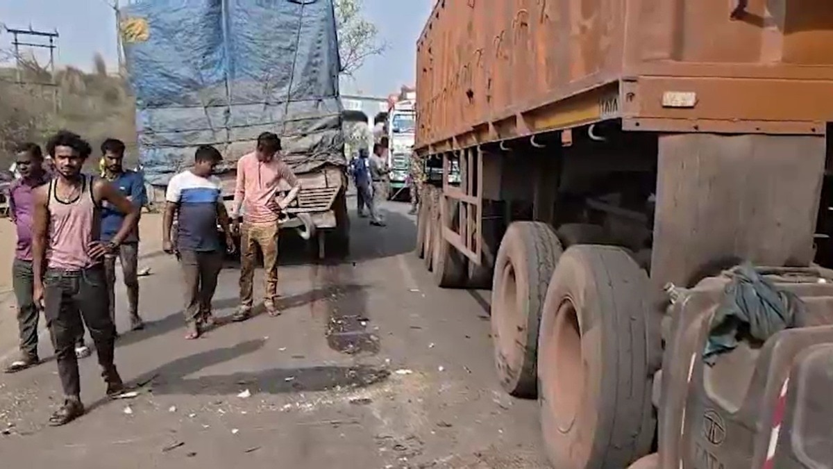 सड़क हादसे में मां की मौत और बच्चा हुआ घायल. (Photo: Screengrab)