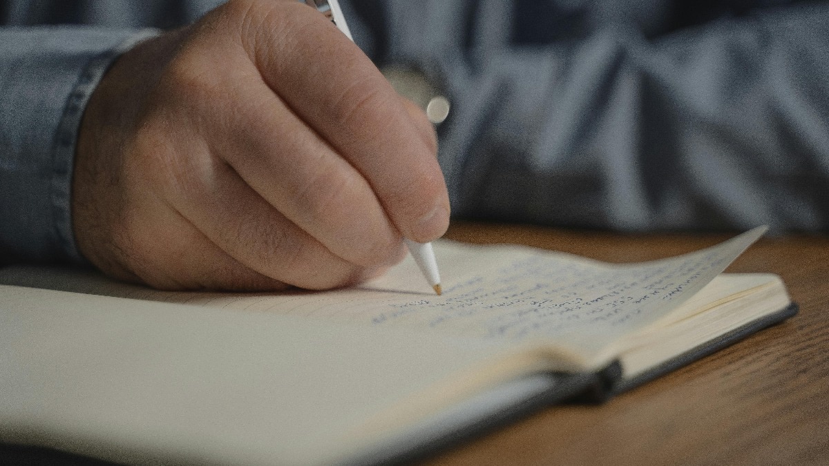 कई बार बोर्ड का पेपर इतना टफ होता है कि बच्चे सोच में पड़ जाते हैं कि आखिर किसने इस पेपर को सेट किया होगा? (Photo: Pexels)