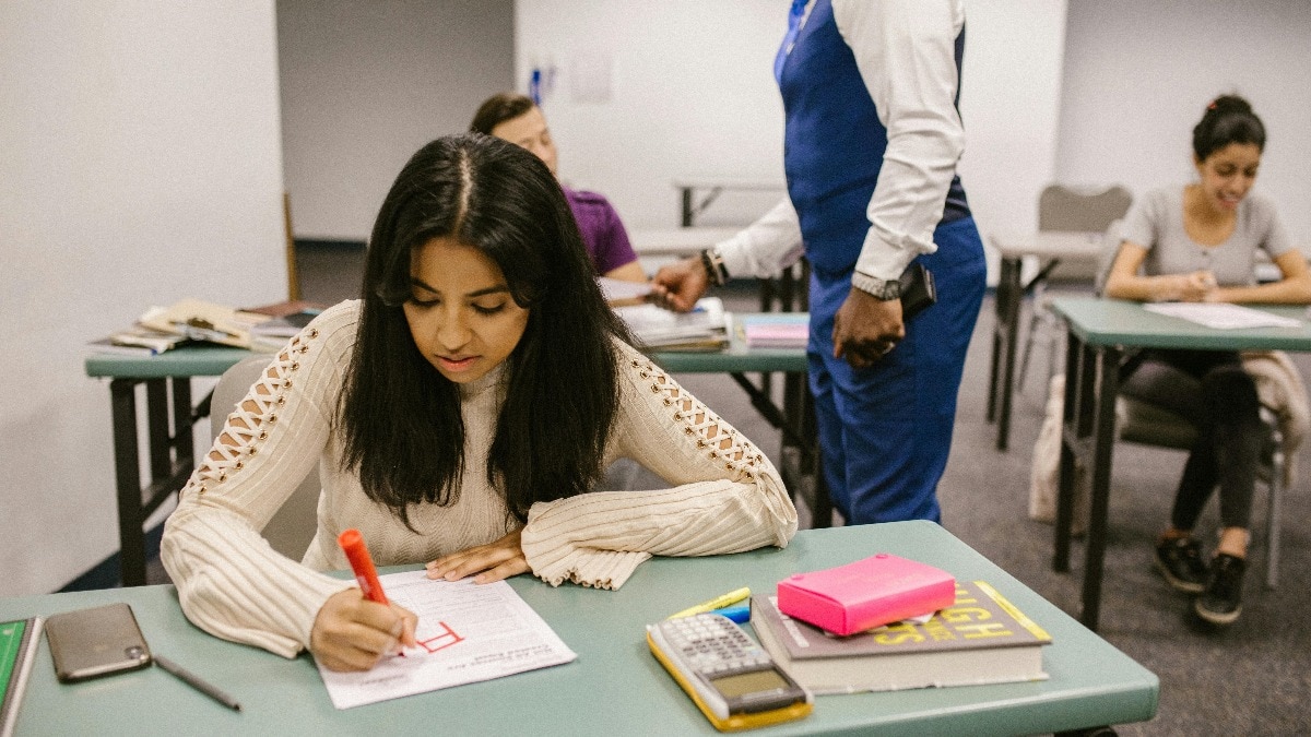  मिडिल ईस्ट में चल रहे युद्ध के बीच CBSE अपडेट जारी किया है. (Photo: Pexels)