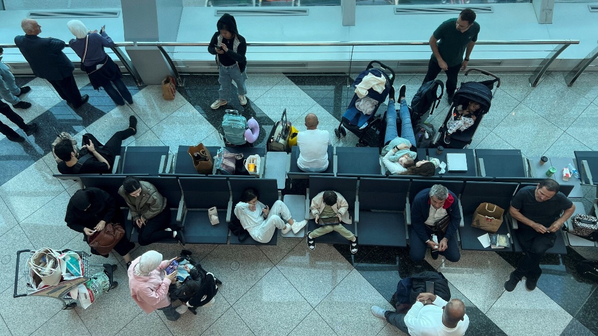 दुबई एयरपोर्ट पर कई भारतीय फंसे हैं. Photo ITG