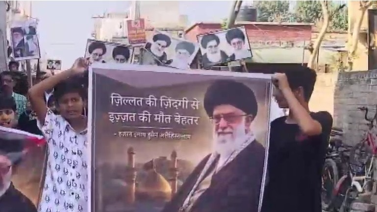 खामेनेई की मौत के बाद पंजाब-लखनऊ में प्रदर्शन (Photo: Screengrab)