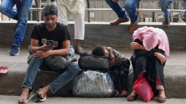 होटलों को कहा गया है कि वे रहने का सारा खर्च सीधी विभाग को भेंजे. ( Photo: Reuters)