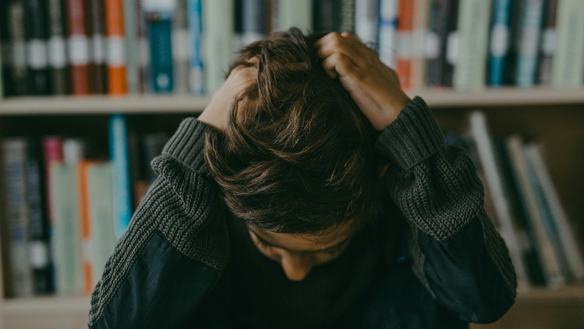 ‘वार एंग्जायटी’ क्या है? एग्जाम दे रहे बच्चों के लिए क्यों खतरनाक (Image Credit: Pexels)