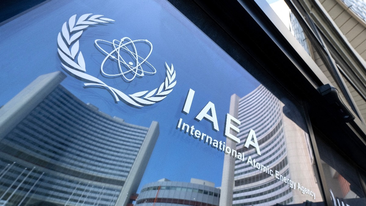 ईरान जंग के बीच परमाणु उर्जा एजेंसी ने चिंता जताई है.