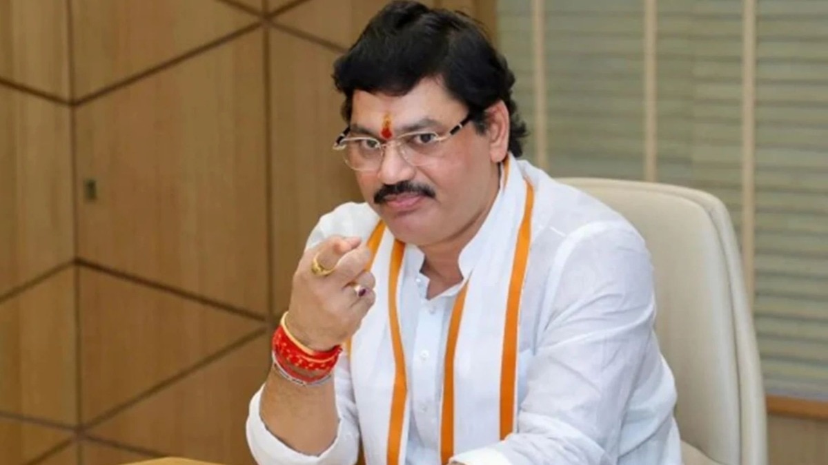 dhananjay munde gets clean chit