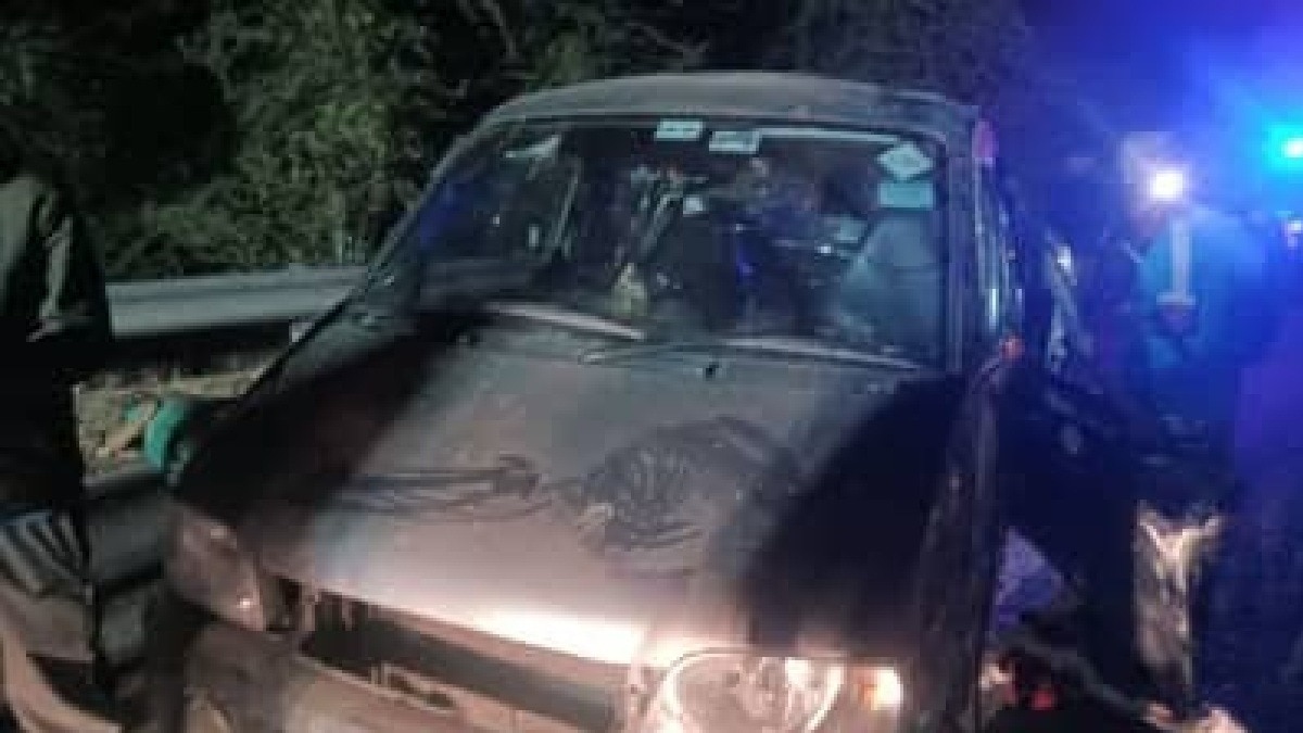 हाथरस में दर्दनाक हादसा, कार सवारों को डबल डेकर बस ने मारी टक्कर, 6 की मौत