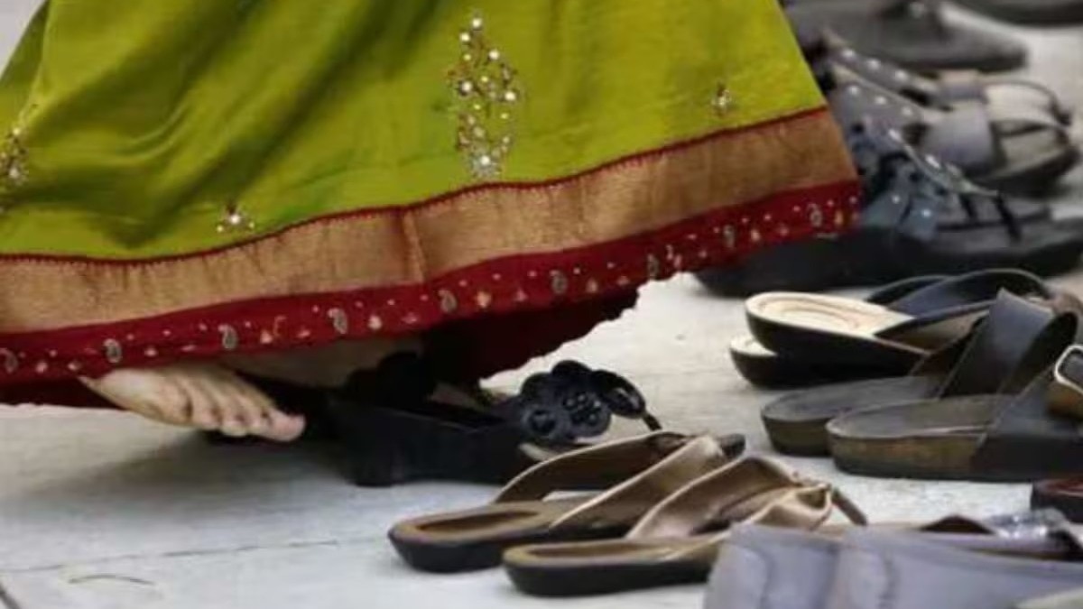 The ancients say that the evil of Saturn and sins are swept away with the slippers. 