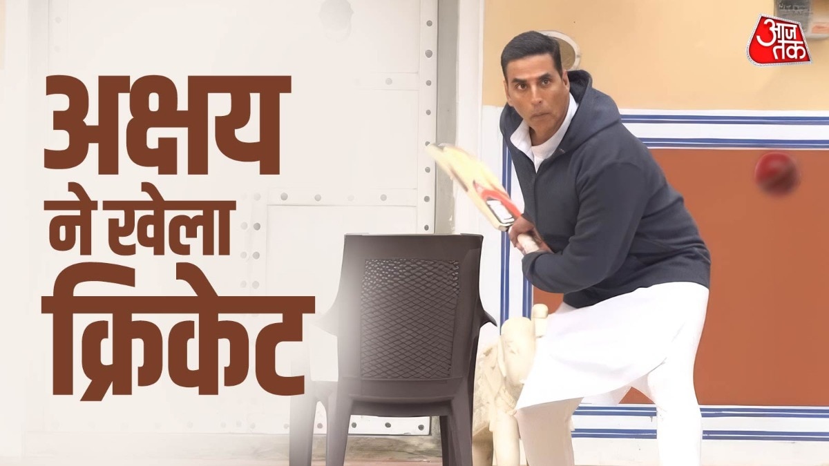 अक्षय कुमार ने शिखर धवन संग खेला क्रिकेट (Photo: ITG)