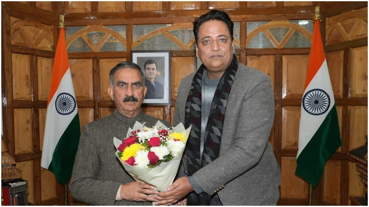 अनुराग शर्मा अभी कांगडा के जिला अध्यक्ष हैं. (Photo: X/Sukvinder Sukhu)