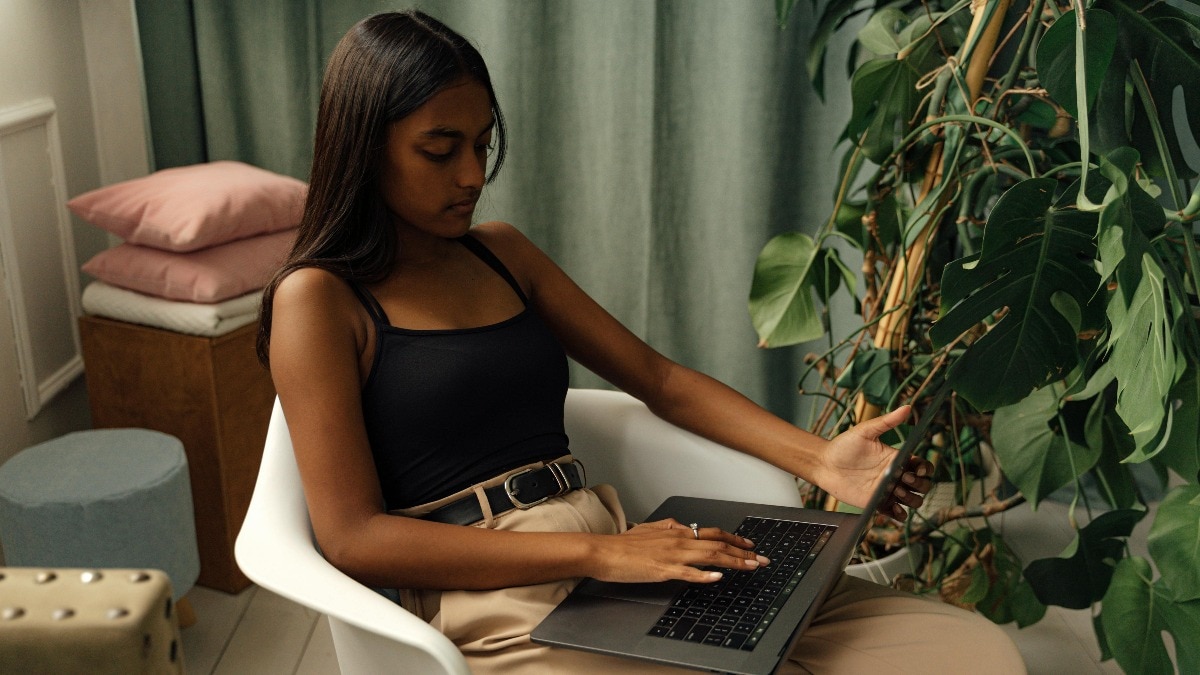 बदलते दौर और डिजिटल युग में भारत की जेनरेशन Z अब करियर से जुड़े रास्तों को अलग नजरिए से देख रही है. (Photo: Pexels)