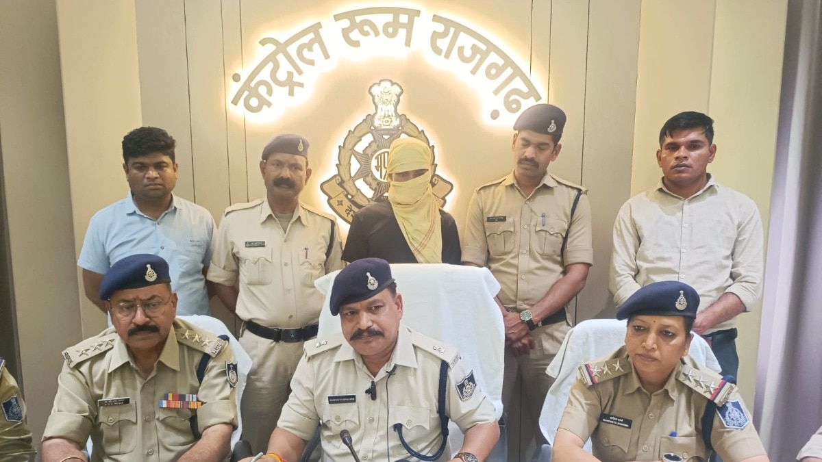 पुलिस की गिरफ्त में आरोपी.(Photo: Pankaj Sharma/ITG)