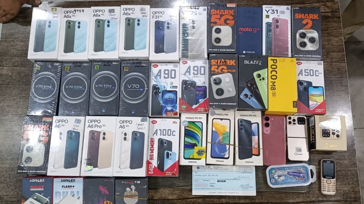 महंगे फोन की डिमांड पड़ी भारी.(Photo: Siddhartha Gupta/ITG)