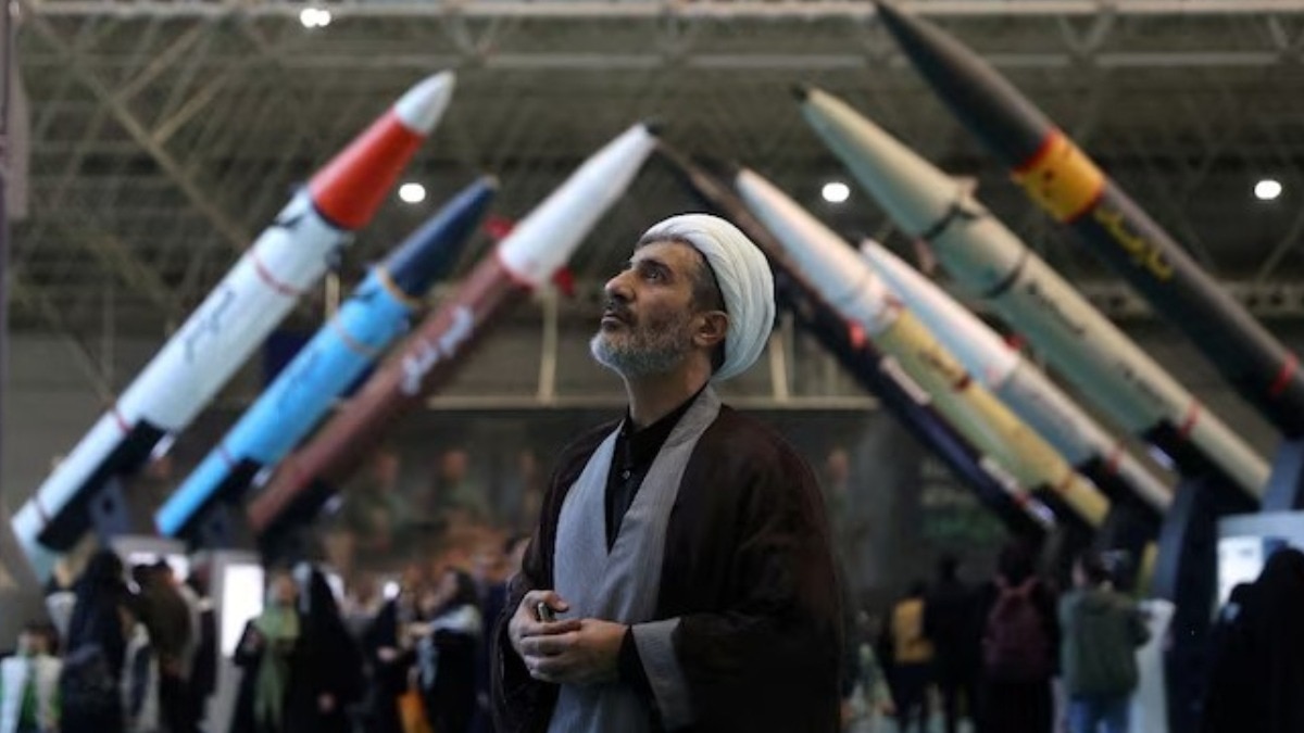 khamenei 2017 missile video, iran missile range 2000 km