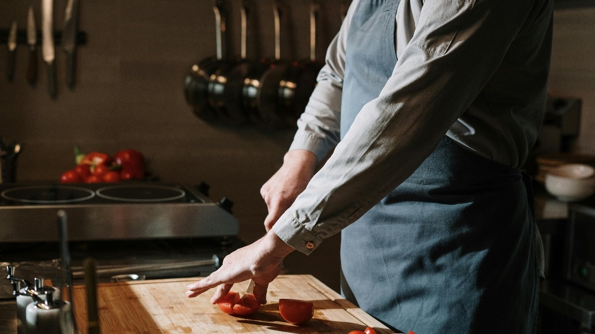 Anthropic के रिपोर्ट पाया गया कि वर्क प्लेस पर AI टूल्स का यूज तेजी से आगे बढ़ रहा है. (Photo : Pexels)