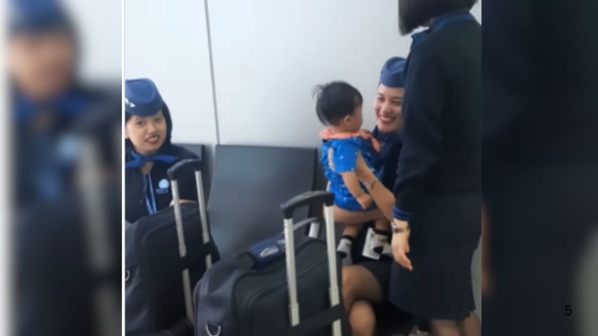 IndiGo air hostesses playing with baby video