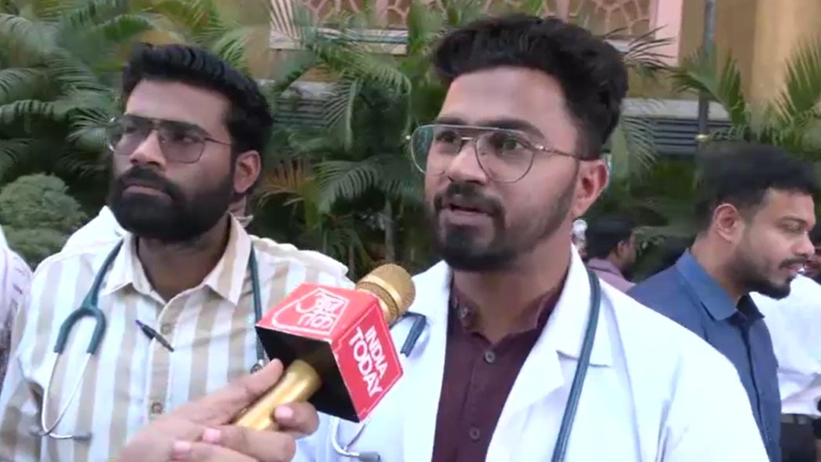 जूनियर डॉक्टरों ने ओपीडी का किया बहिष्कार.