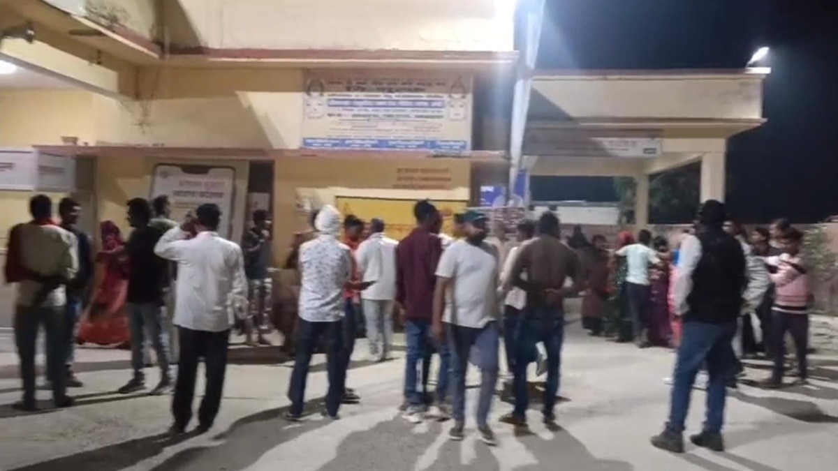 सडक हादसे में गई तीन लोगों की जान. (Photo: Abhishek Kumar Tripathi/ITG)