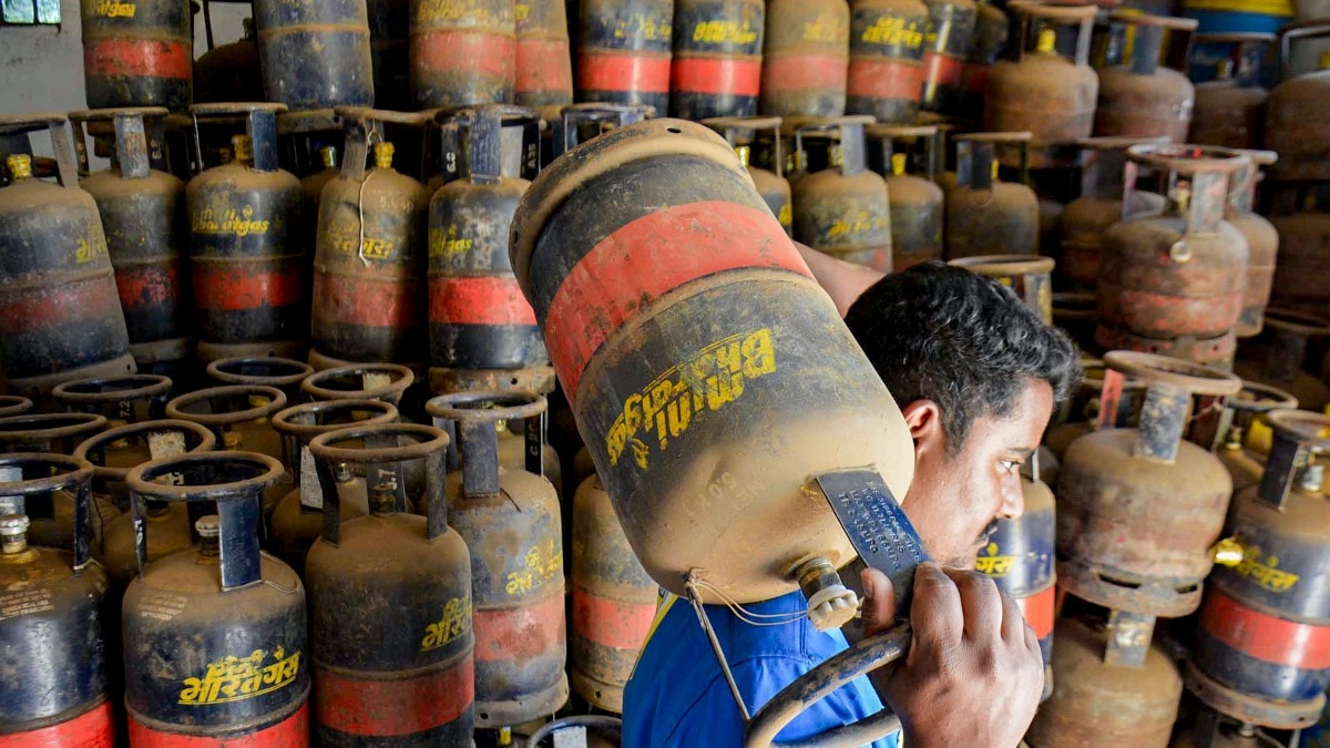 गैस सिलेंडर कि किल्लत रोकने के लिए सरकार ने लागू किया ECA