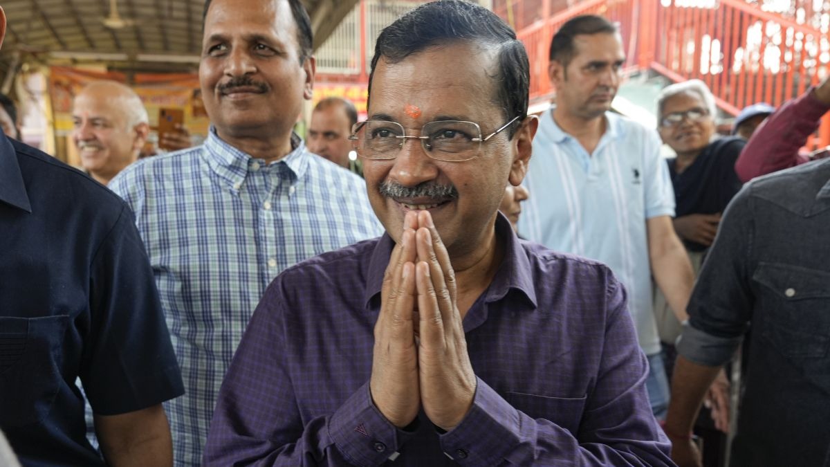 arvind kejriwal folded hands