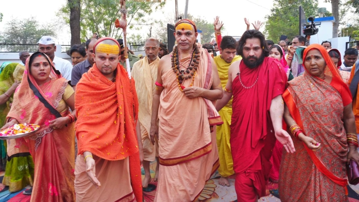 Swami Avimukteshwarananda reached Lucknow (Photo- ITG)
