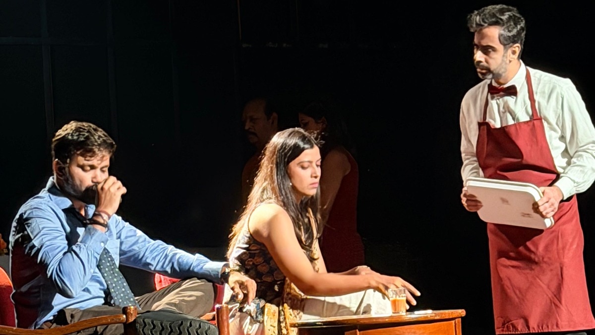 नाटक जीने भी दो यारों का इंडिया हैबिटेट सेंटर में मंचन हुआ