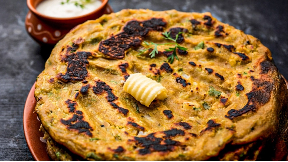 ब्रेकफास्ट में बनाएं महाराष्ट्र का मशहूर थालीपीठ, स्वाद और सेहत का है ये परफेक्ट कॉम्बो (Photo- Adobe stock)