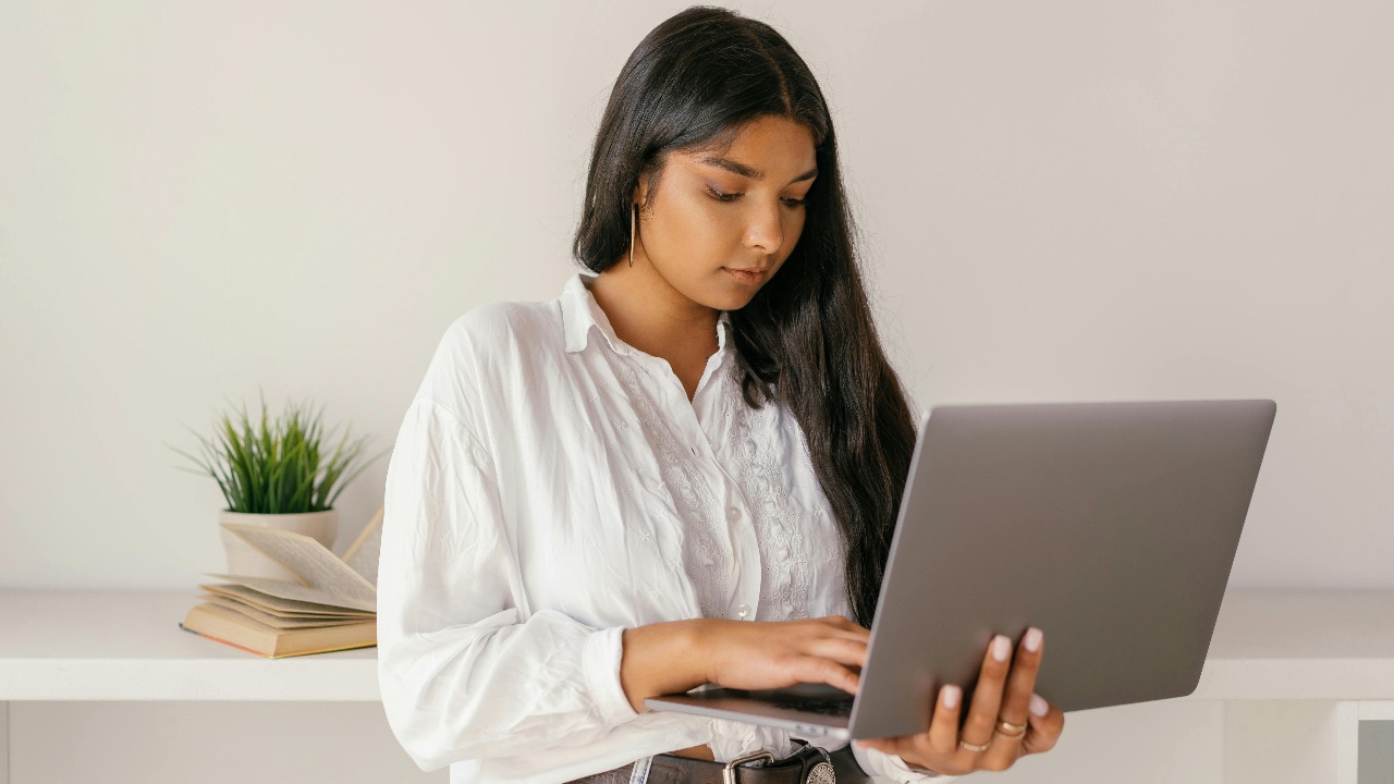 More women than men are enrolling in Generative AI courses, according to a Coursera report.