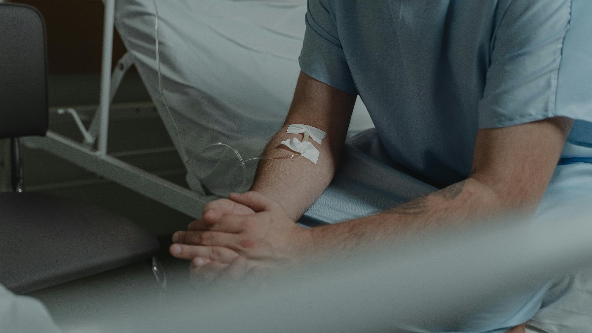 UK man body turned blue hospital case