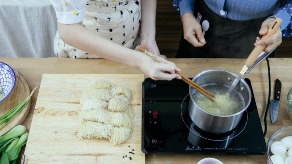 lpg-shortage-induction-cooktop-trending-social-media-memes-india