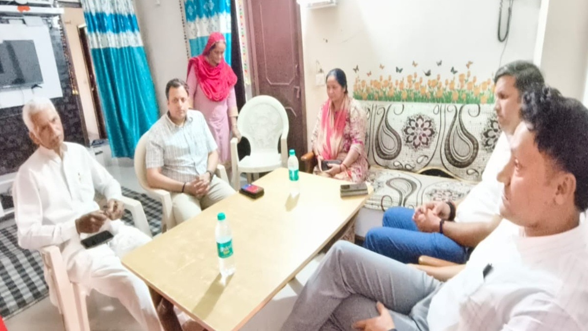 Administration Acts After Supreme Court Order in Harish Rana Case; ₹2.5 Lakh Aid Given to Family