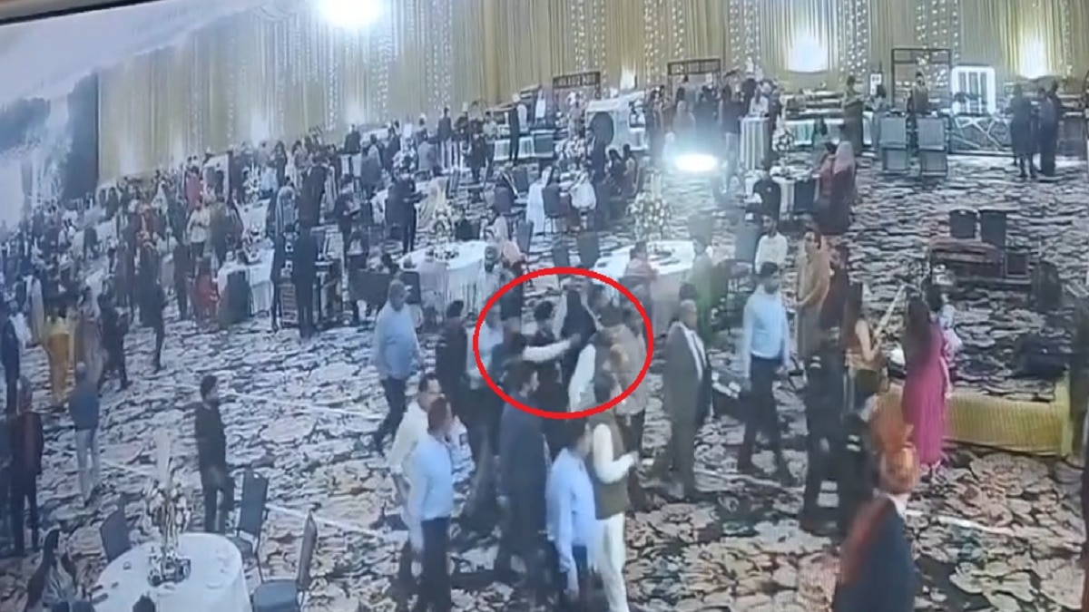 डिप्टी सीएम को करीब से मारी गोली. (Photo: Screengrab)