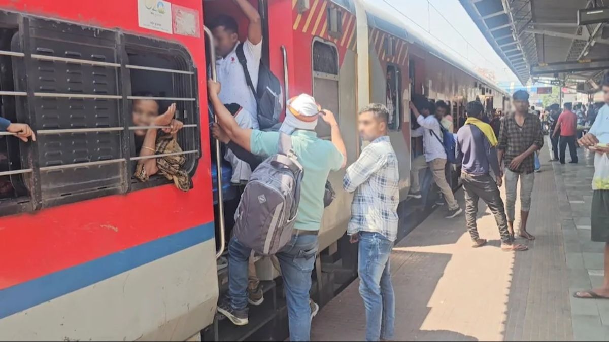 13 साल पहले ट्रेन में बिछड़ गया था बेटा. (Photo: Representational)