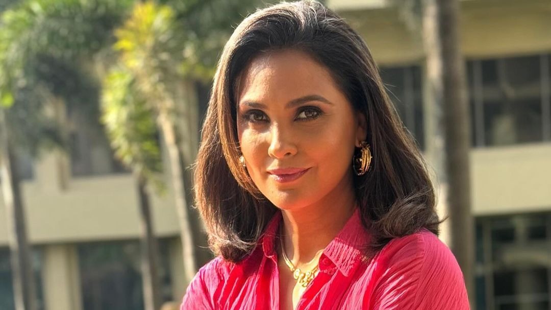 Lara Dutta returns india with daughter