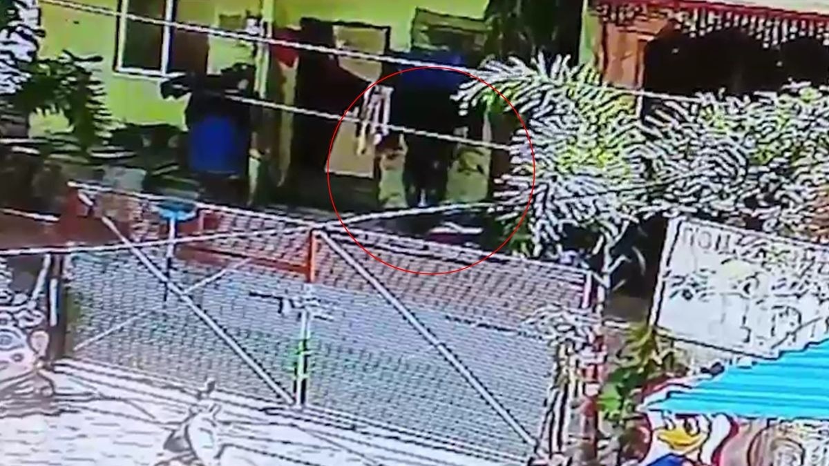 महिला के अंडरगारमेंट चुराने वाला गिरफ्तार. (Photo: Screengrab)