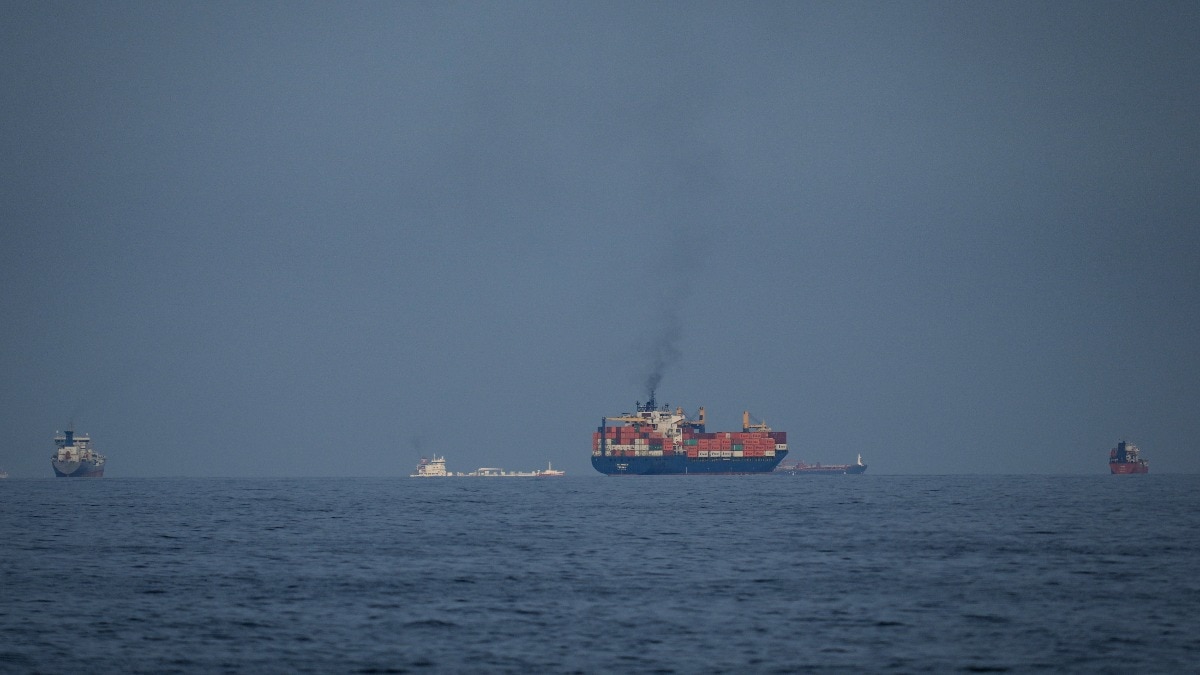 स्ट्रेट ऑफ होर्मुज से जहाजों के गुजरने को लेकर ये हैं नियम-कानून  (Photo - AP)