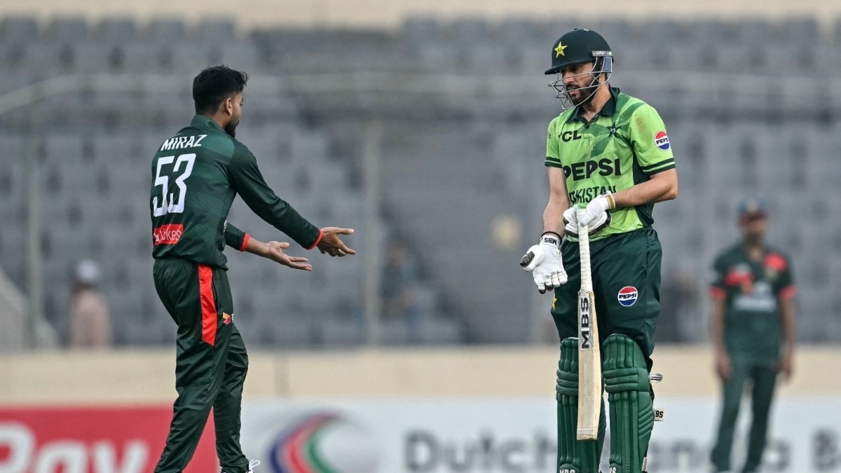 बांग्लादशी कप्तान मिराज ने सलमान आगा को किया था रन आउट (Photo: AFP)