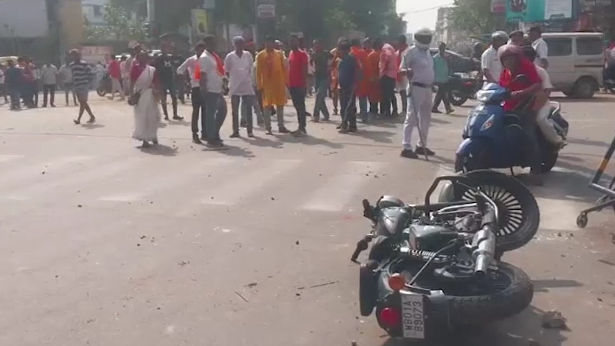 कोलकाता के में बीजेपी और टीएमसी कार्यकर्ताओं के बीच झड़प हुई. (Photo: ITG)