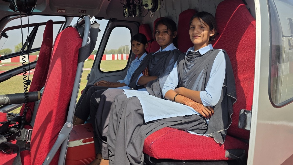  प्रिंसिपल ने अपनी जेब से कराई हेलिकॉप्टर की सैर. Photo ITG