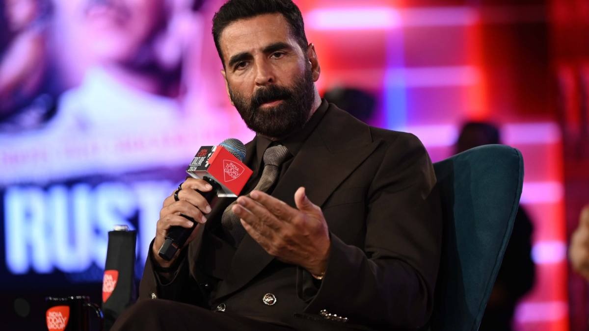 Akshay Kumar on canadian passport