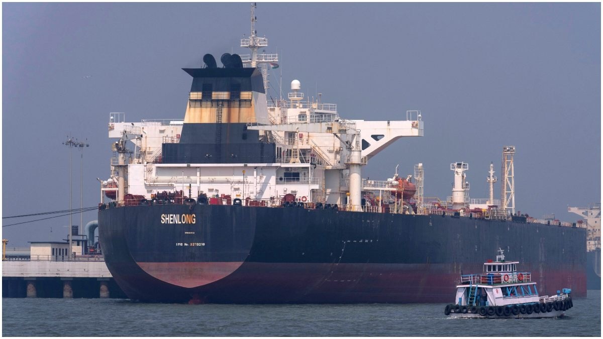 स्ट्रेट ऑफ होर्मुज से 2 शिप भारत के लिए रवाना हो गए हैं. (Photo: AP)