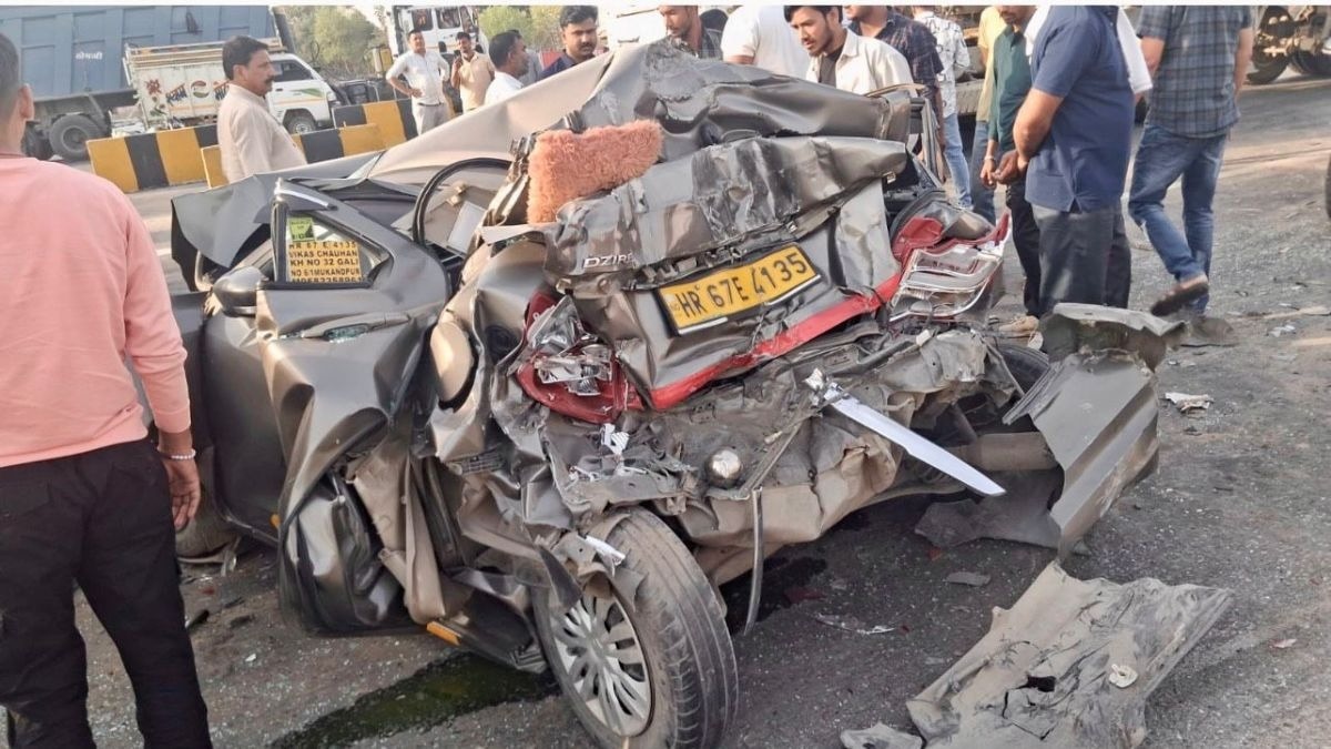 ट्रक की टक्कर से कई वाहनों को पहुंचा नुकसान. (Photo: Representational)