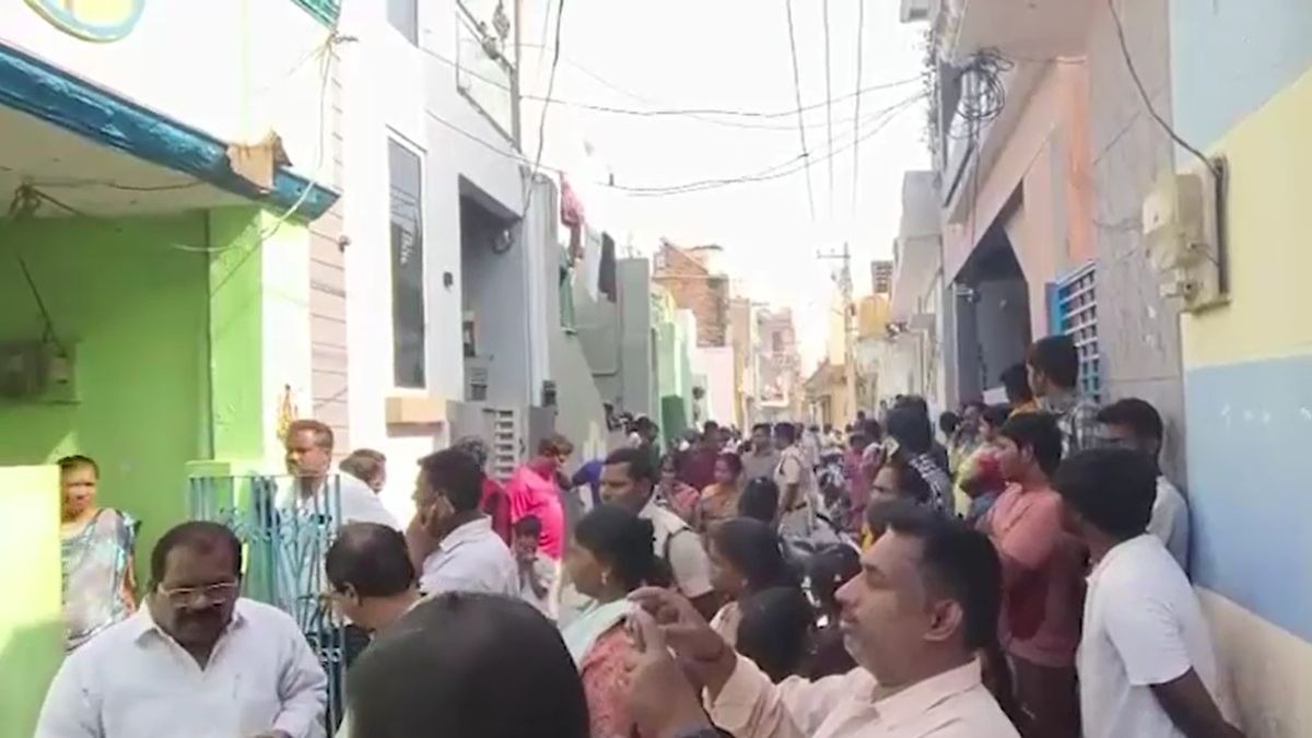 रातभर चालू रखा बाइक का इंजन, कमरे में भर गई खतरनाक गैस... नींद में खत्म हो गया पूरा परिवार