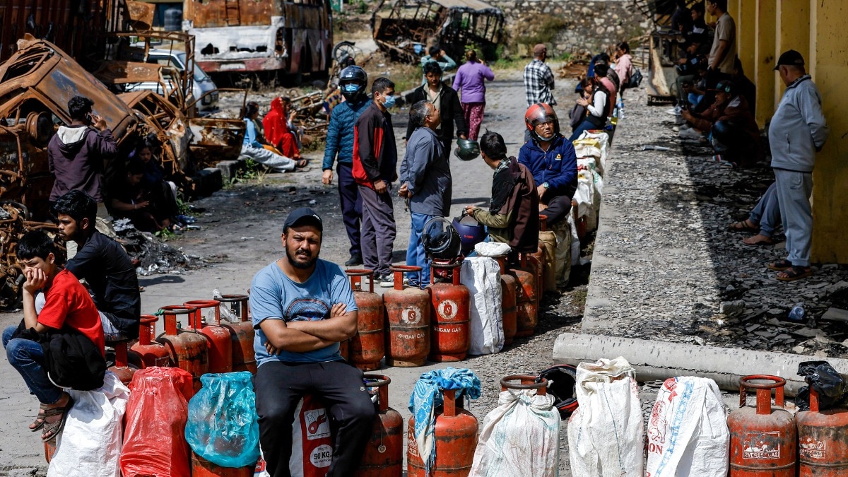 नेपाल में पेट्रोल, डीजल और गैस सिलिंडर के दाम बढ़े (Photo: PTI)