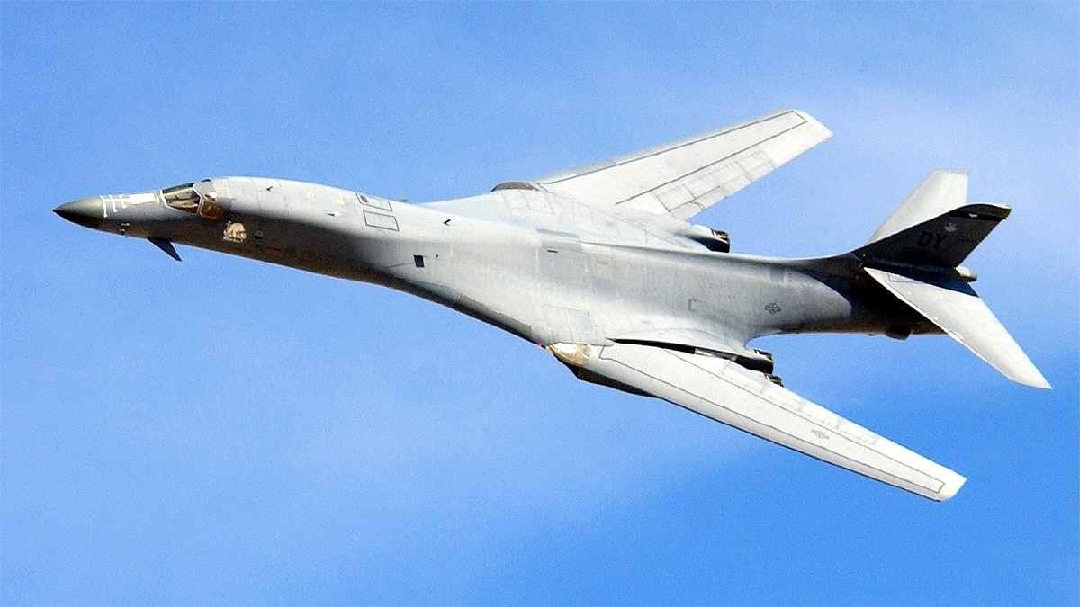 ईरान जंग के बीच मिडिल ईस्ट के आसमान में यूएस का सुपरसोनिक बॉम्बर