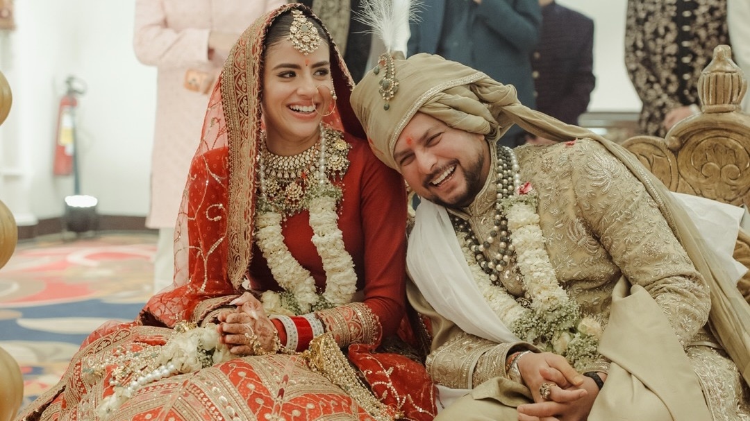 कुलदीप यादव और उनकी पत्नी वंशिका चड्ढा. (Photo: instagram/@kuldeep_18) 