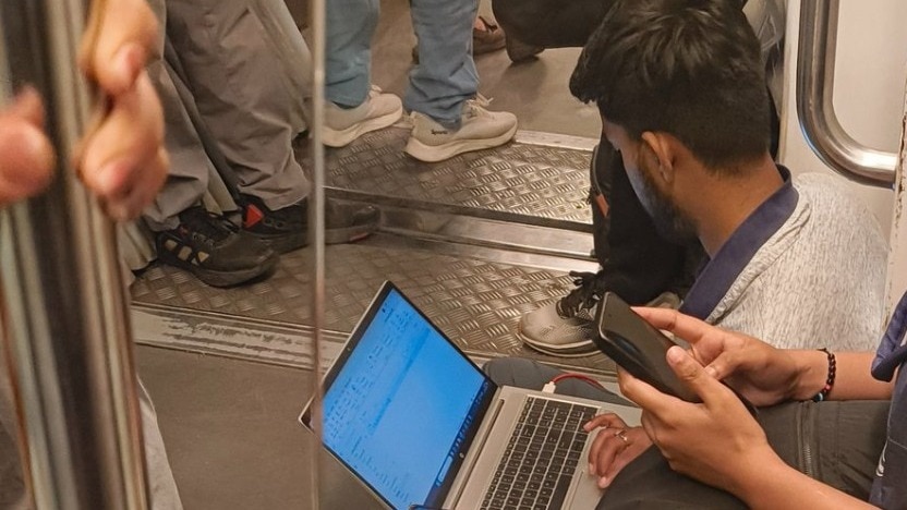 वर्क-लाइफ बैलेंस को लेकर बहस शुरू. (Photo: X/ @kuxh101)