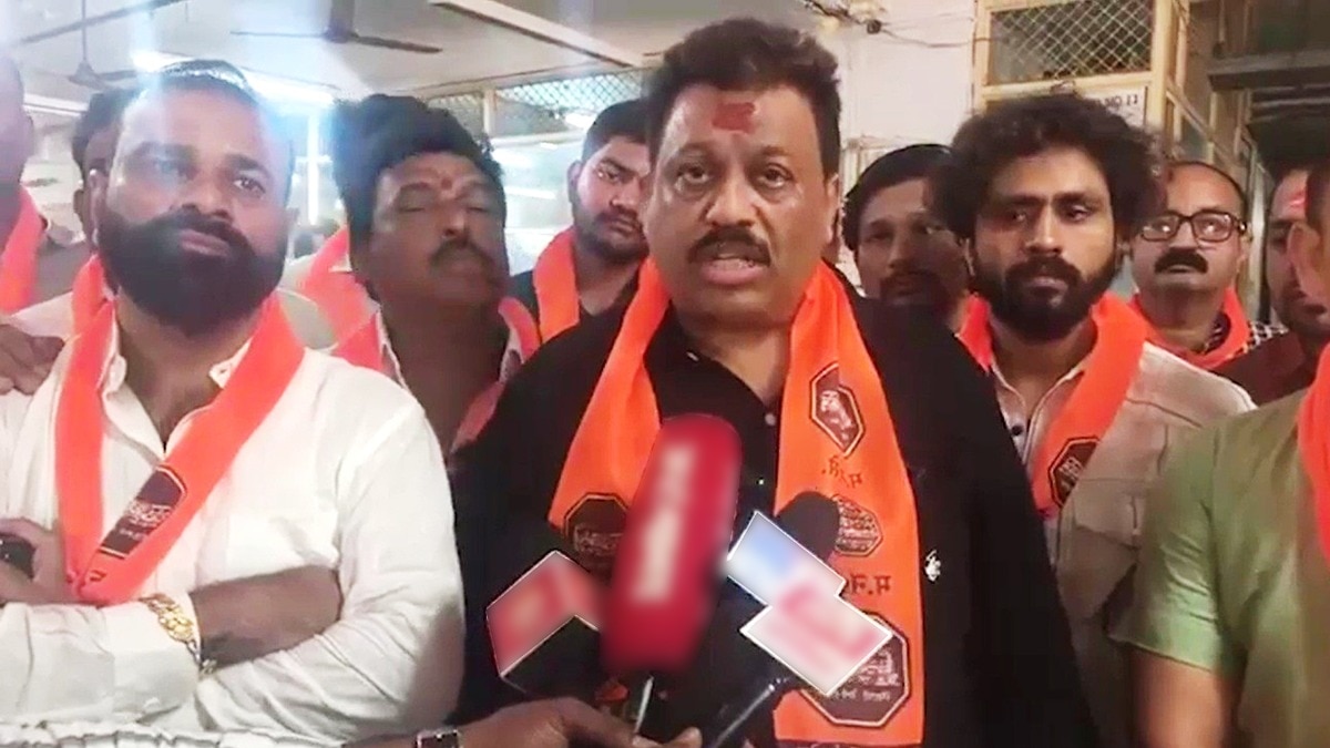 महिला की मौत से आक्रोशित लोग. (Photo: Screengrab)