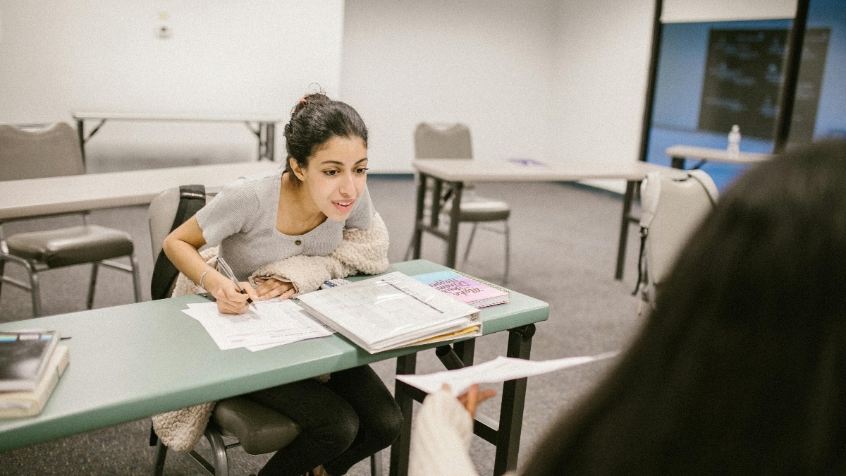 महाराष्ट्र सीईटी सेल ने एमएचटी सीईटी 2026 परीक्षा में  AI से हो रहे नकल को रोकने के लिए बड़े टिप्स दिए हैं. (Photo: Pexels)